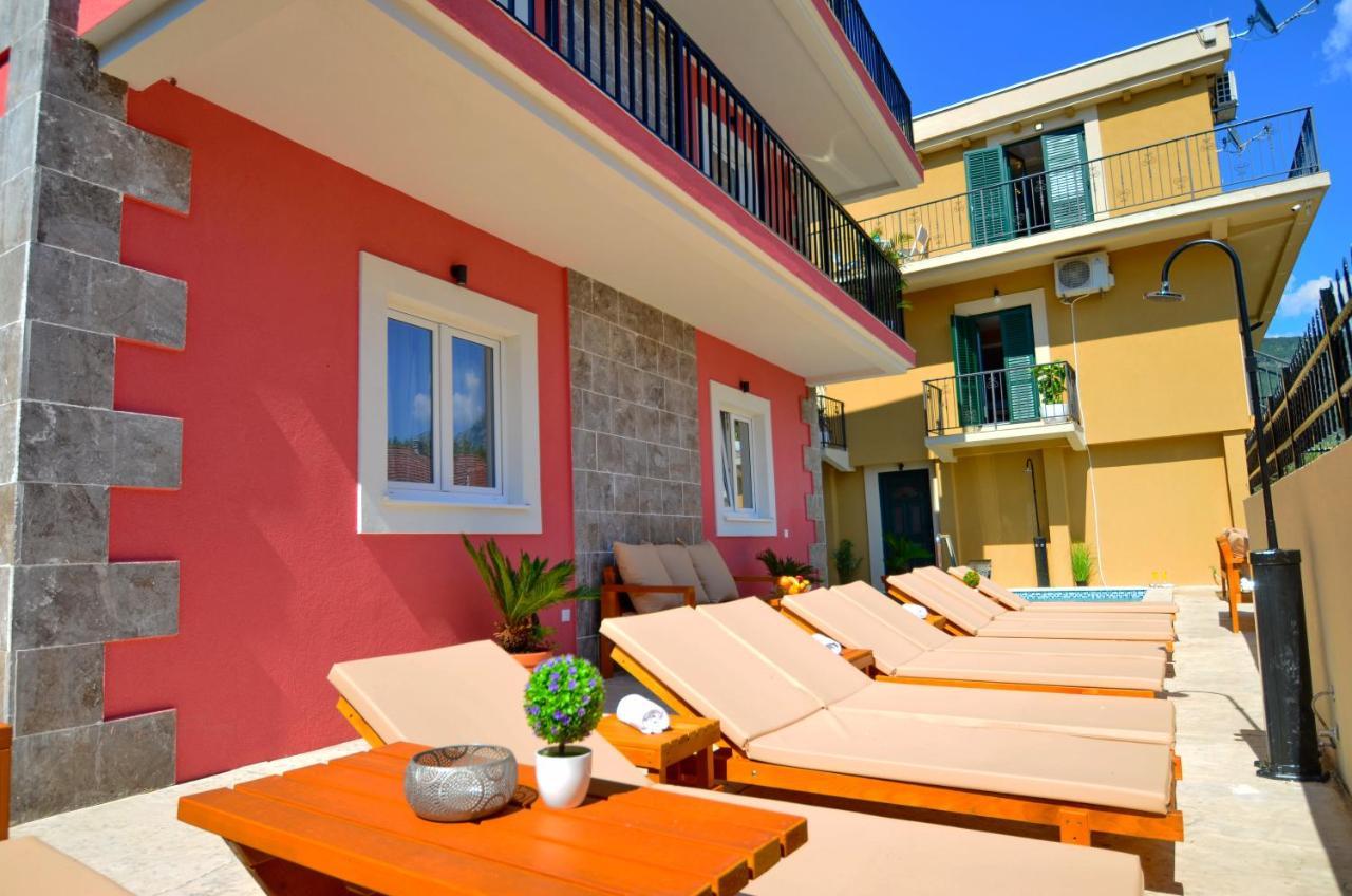 Apartments Lux S Tivat Exterior foto
